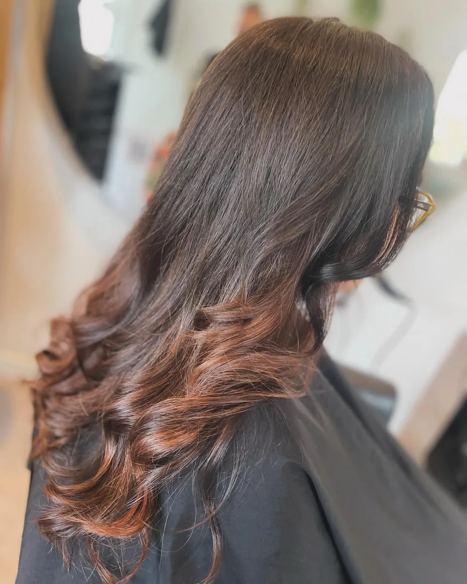 Stylist brengt highlights aan bij klant in Utrecht