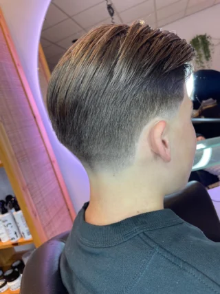 Strakke taper fade, geknipt met de tondeuse