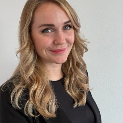 Denise, topstyliste & krulspecialist bij Luxury Hair By Denise